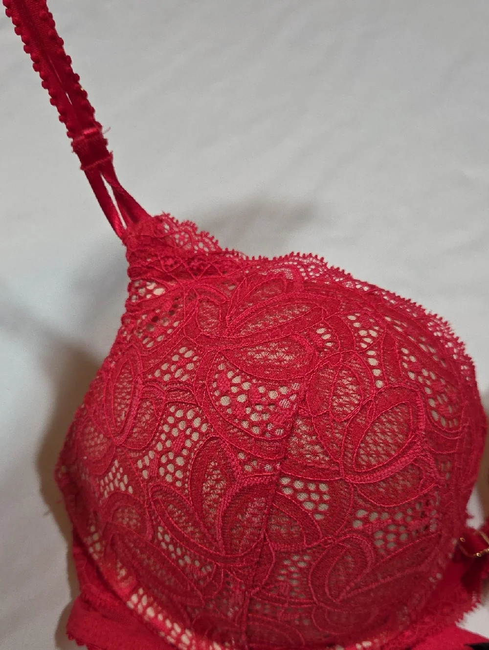 Victoria's Secret Red Lace Bombshell Plunge/Soutien-Gorge Plongeant bra Size 36B